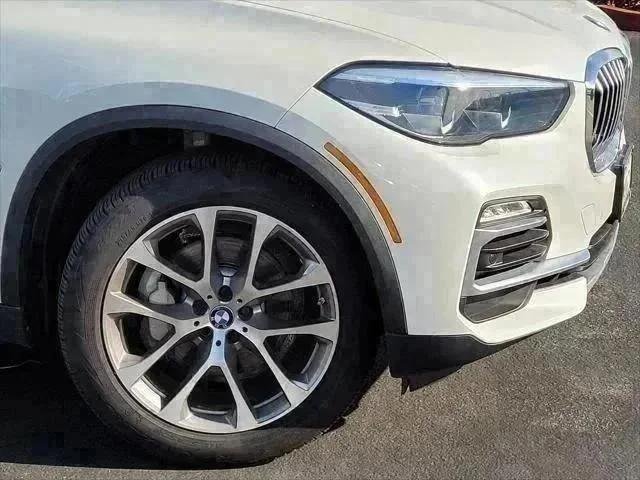 Certified Used 2019 White BMW xDrive40i image 10