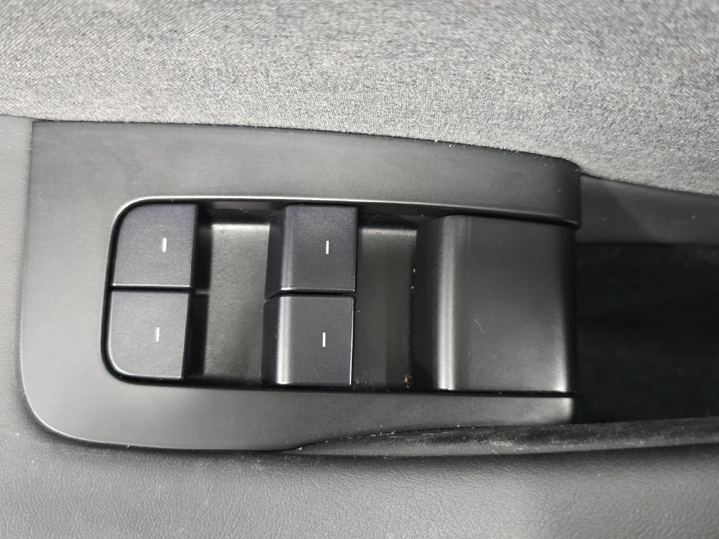 Used 2025  Tesla  image 21