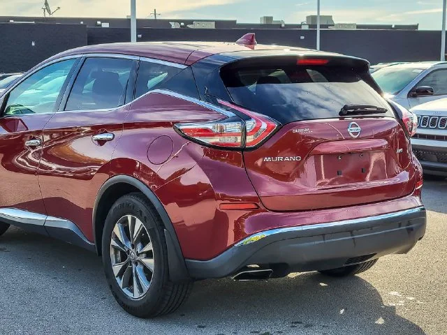 Used 2017 Red Nissan S image 6