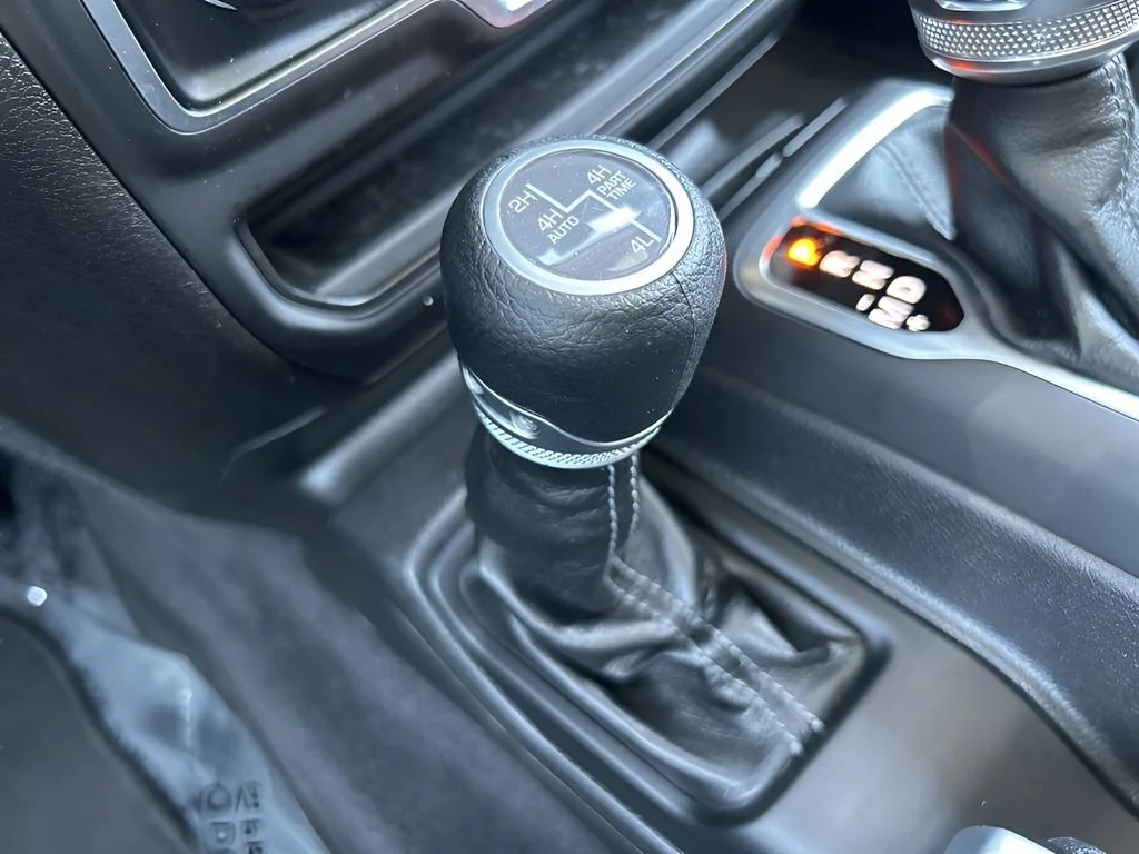 Used 2025 White Jeep Sahara image 23