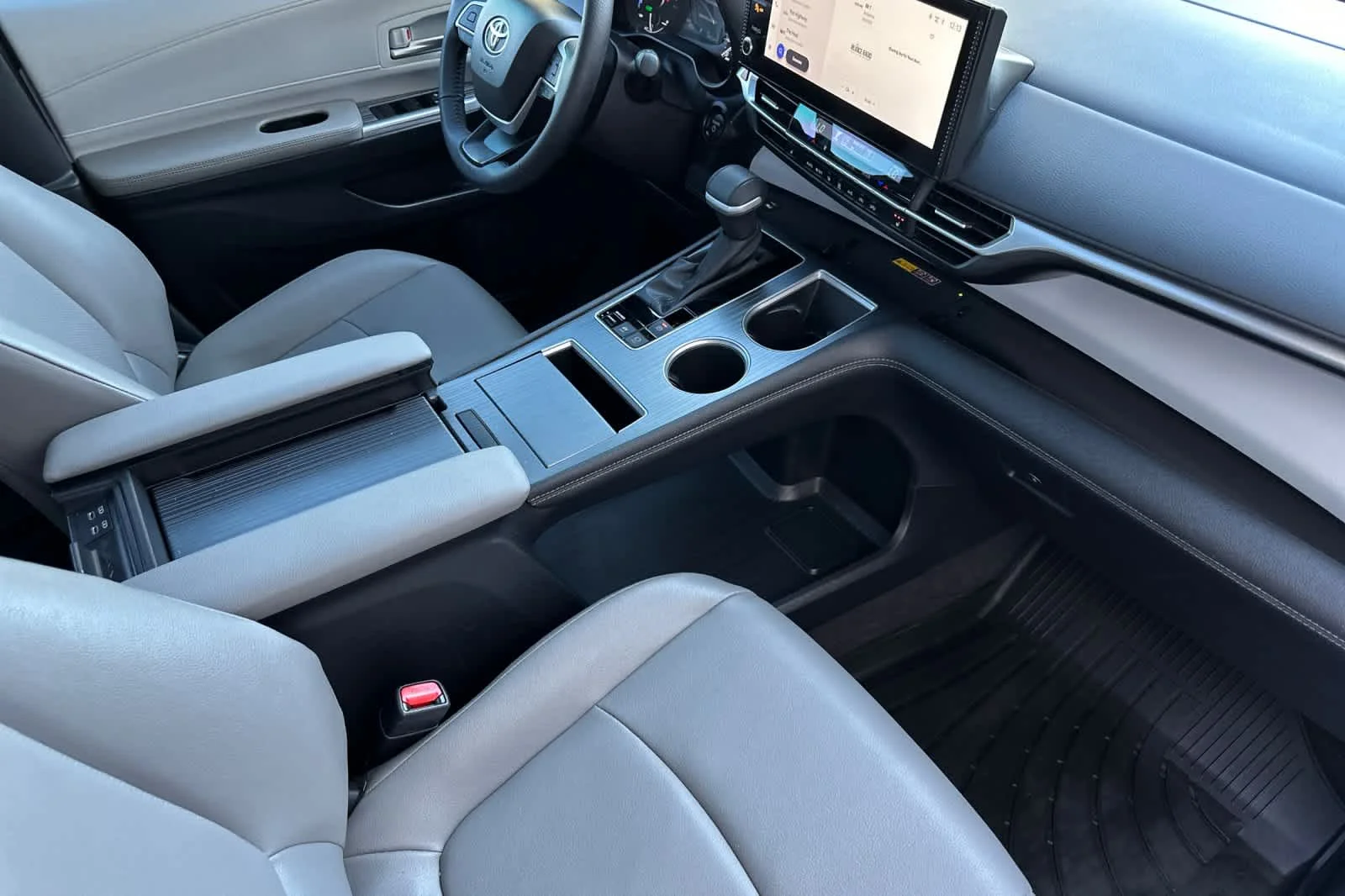 Certified Used 2025 Wind Chill Pearl Toyota XLE image 17