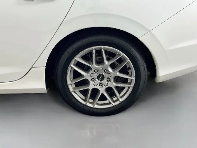 Used 2020 White Honda EX image 32