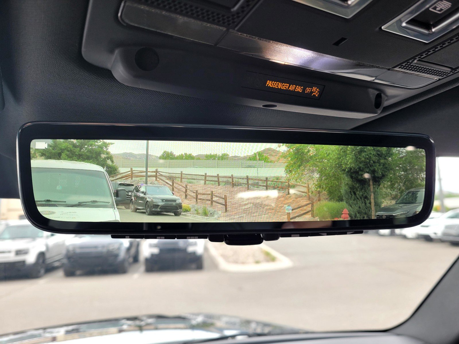 New 2026 Santorini Black Land Rover X-Dynamic SE image 9