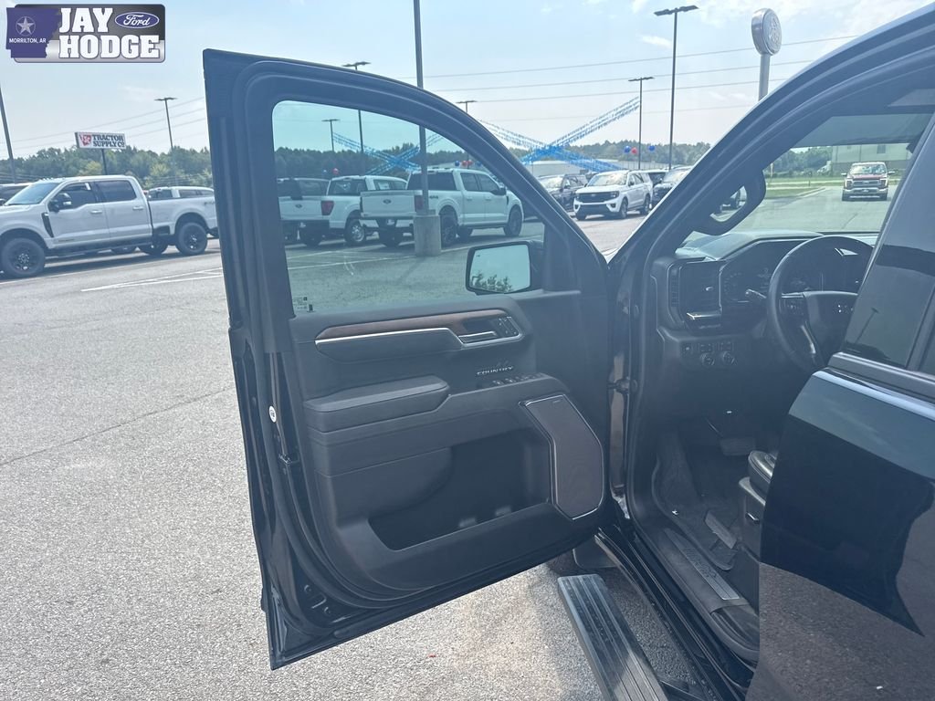 Used 2025 Black Chevrolet High Country image 14