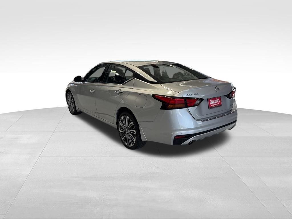 Used 2023 Silver Nissan 2.5 SL image 3
