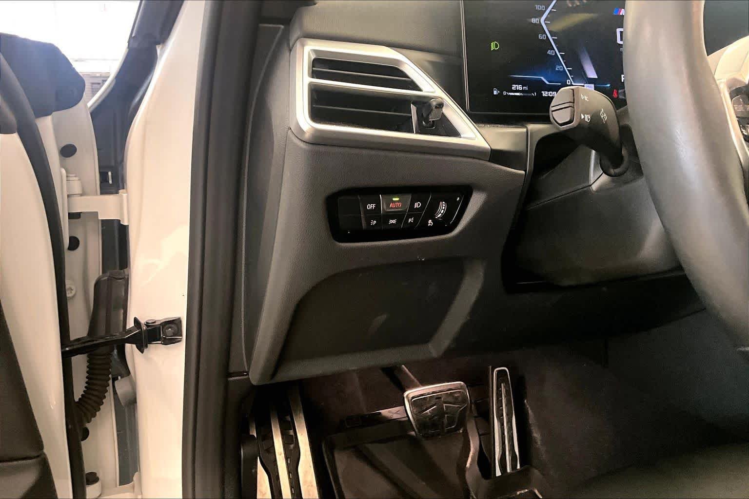 Used 2025 Mineral White Metallic BMW M440i image 29