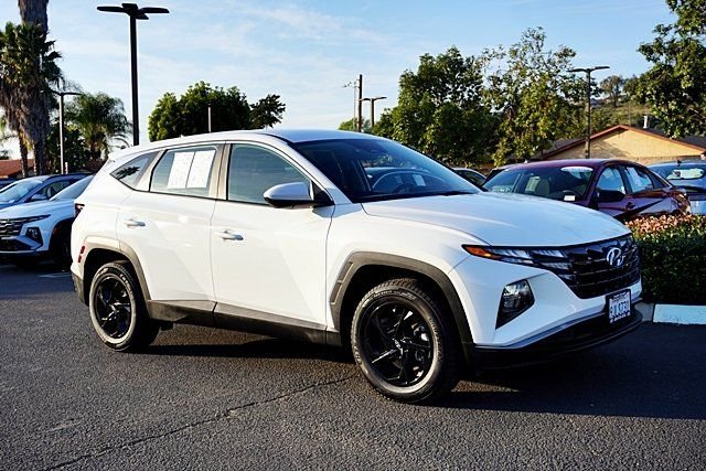 Used 2024 White Hyundai SE image 5