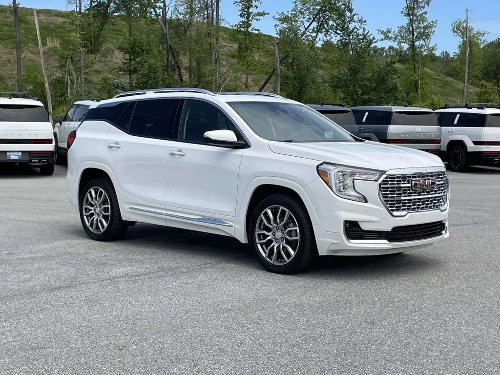 2023 GMC Terrain Denali AWD's photo