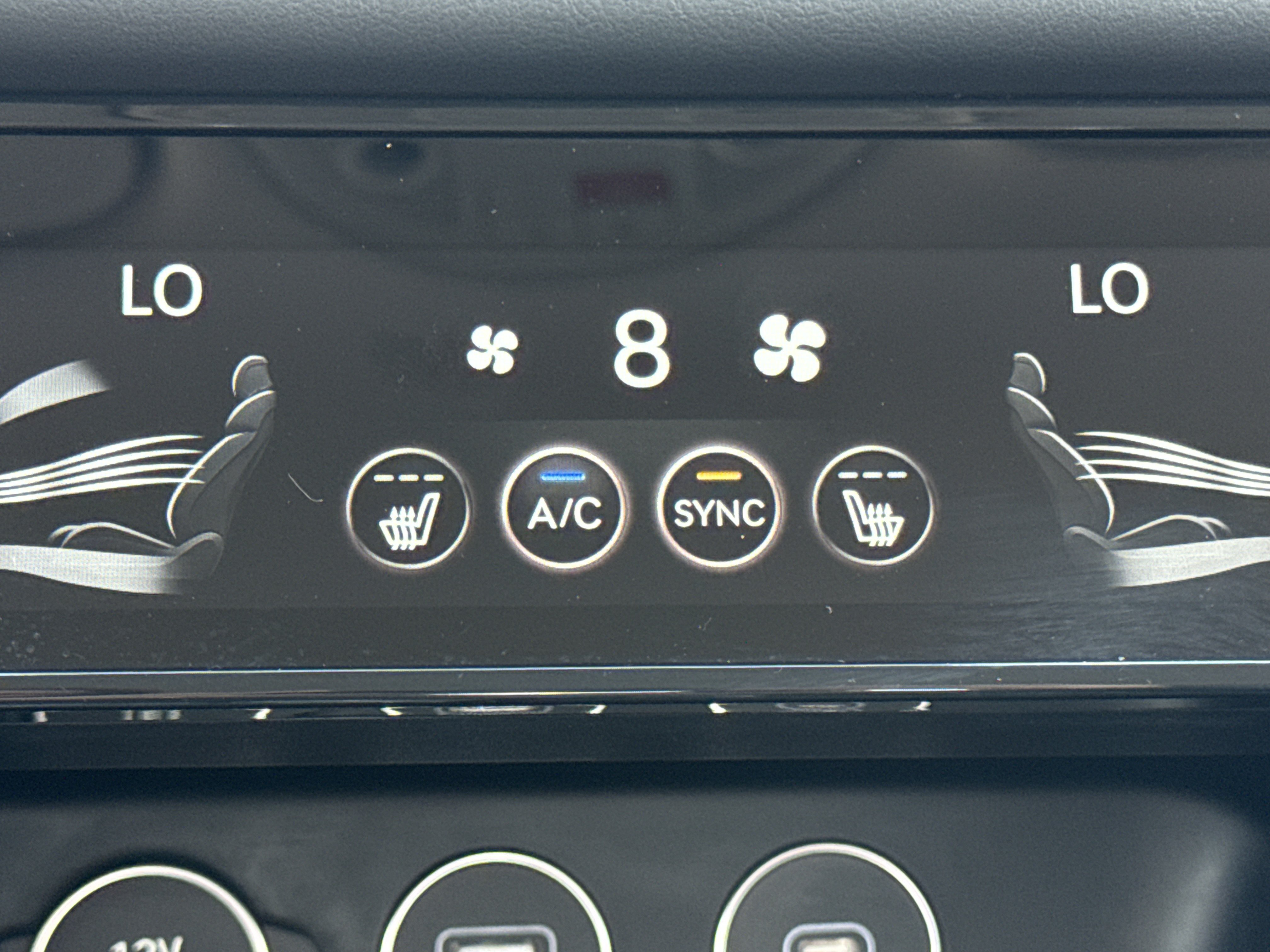 2025 GENESIS G70 Standard - Photo 16