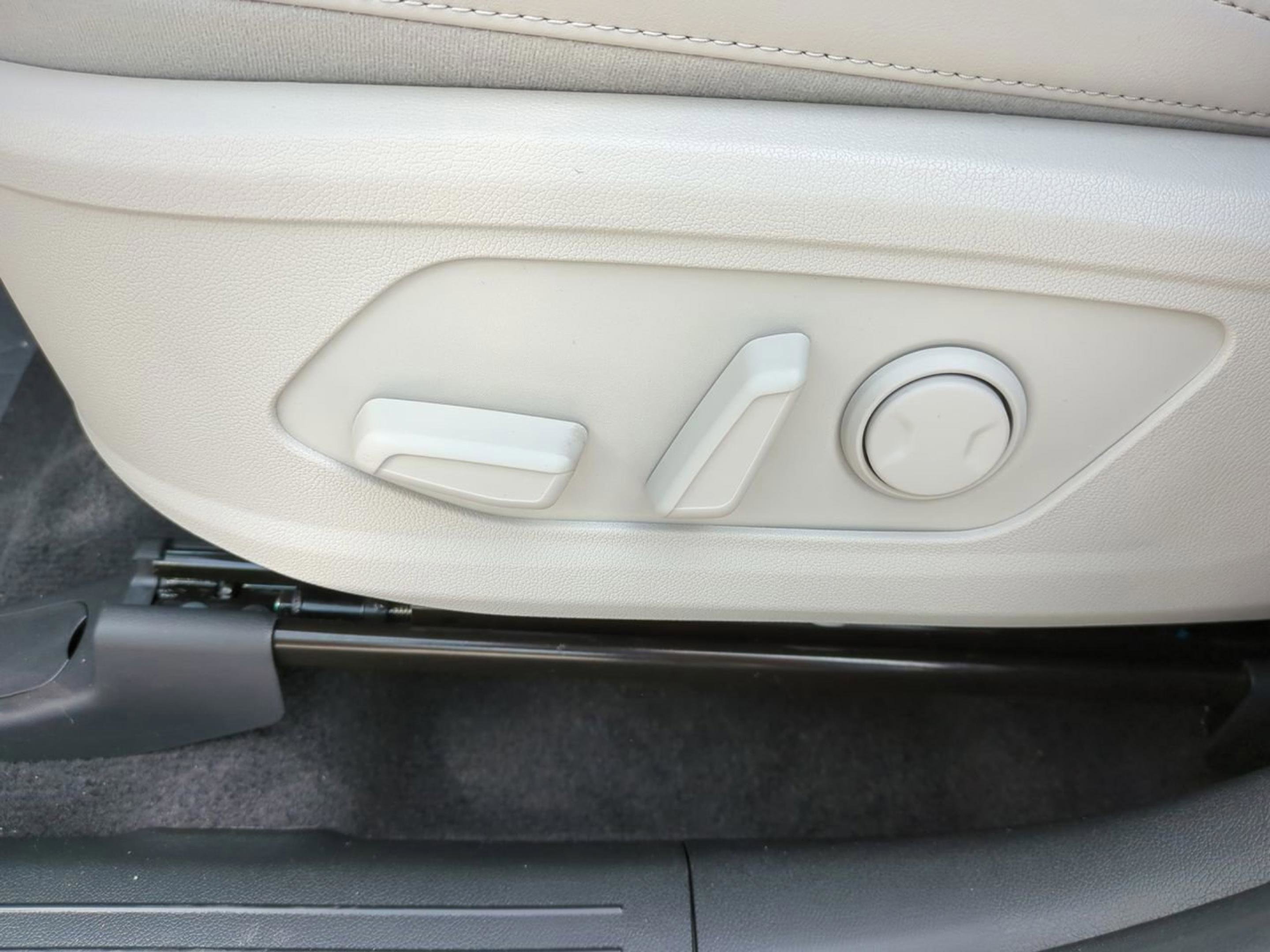 New 2026 Glacial White Pearl Kia S image 21
