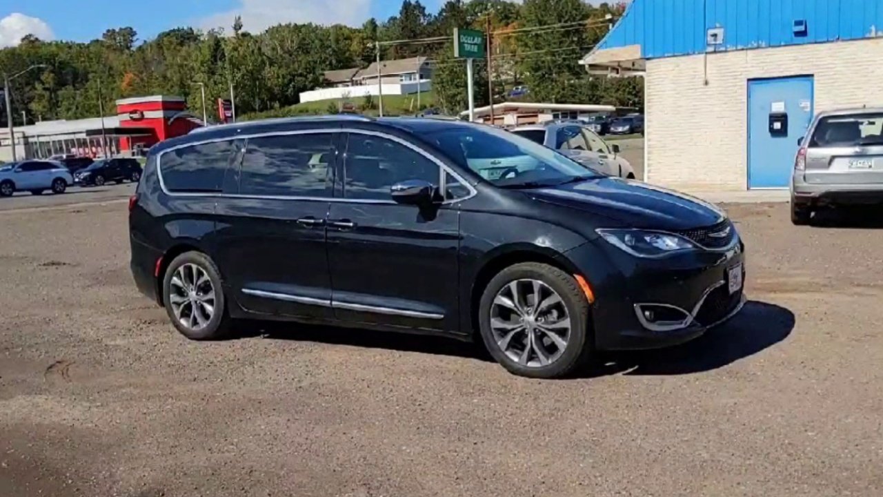 2017 Chrysler Pacifica Limited photo 4