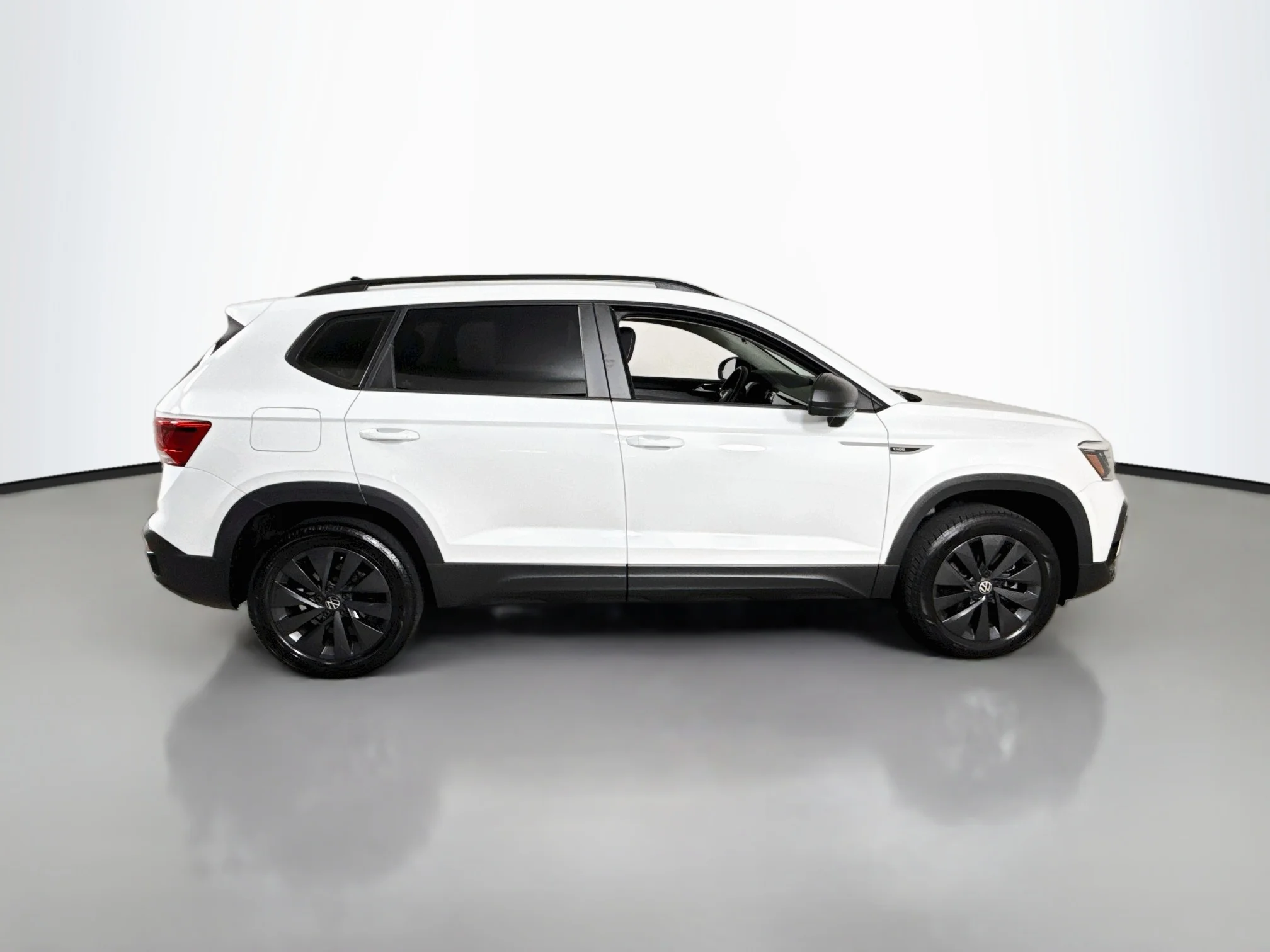 Used 2022 Pure White Volkswagen S image 8