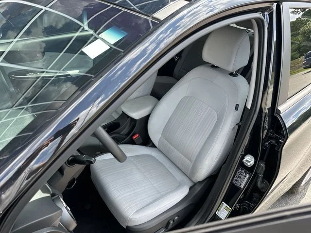 Used 2023 Black Hyundai SEL image 12