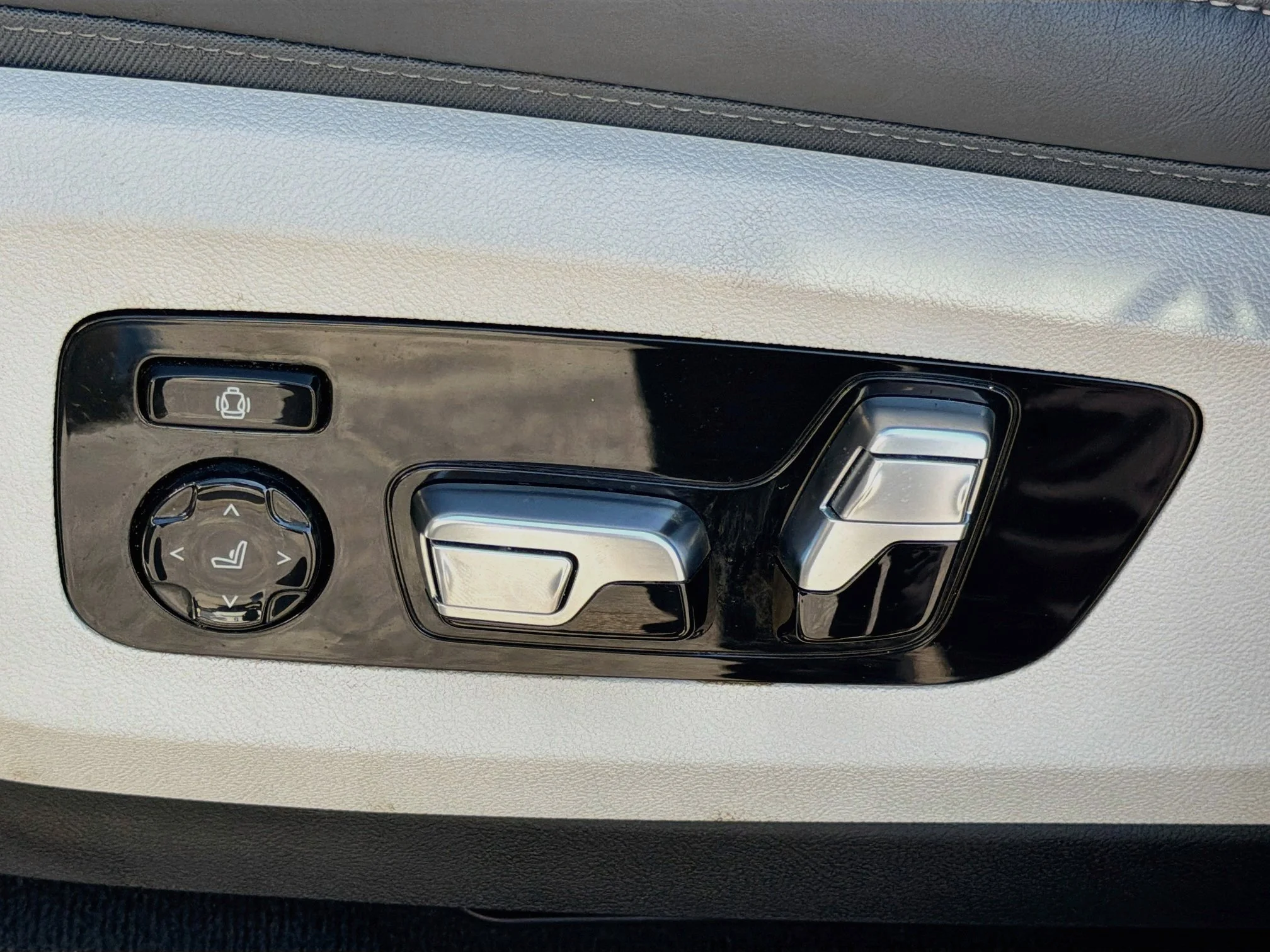 Used 2024 Dravit Grey Metallic BMW ALPINA XB7 image 27