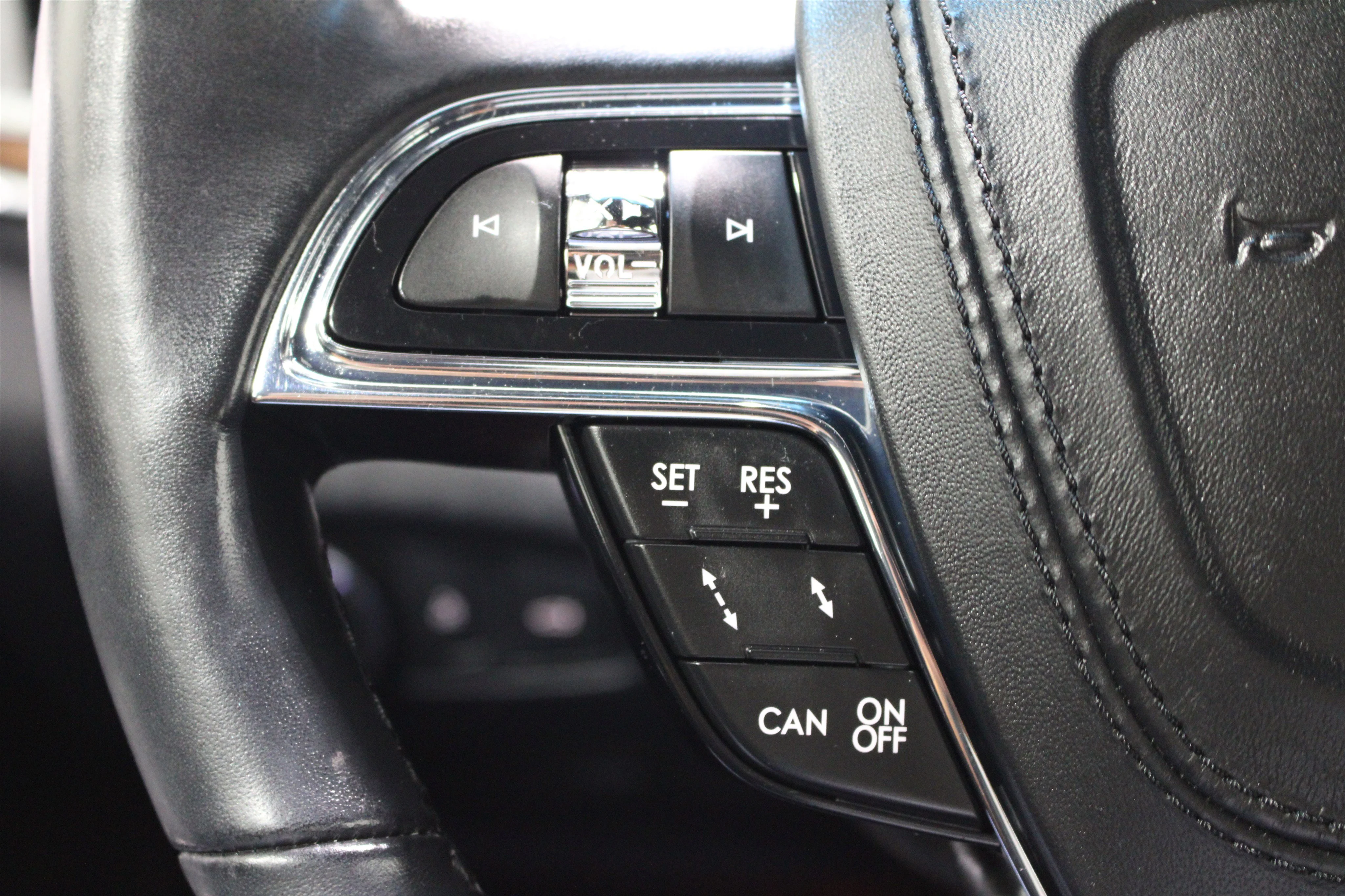 2018 Lincoln Continental Reserve - Photo 11