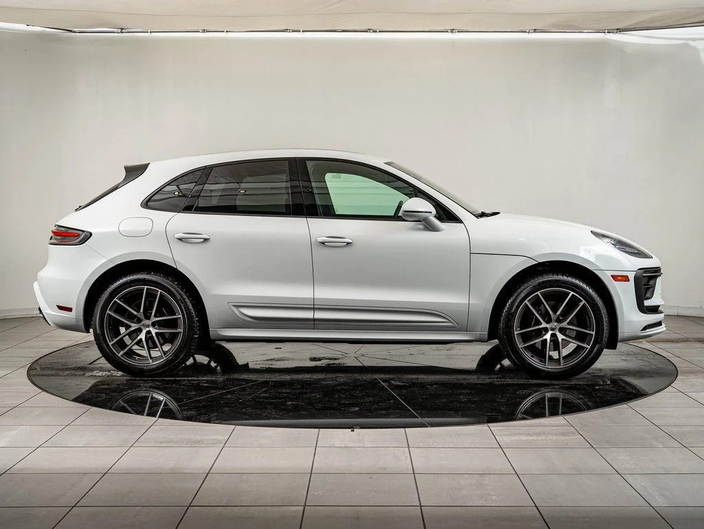 Used 2025 Carrara White Metallic Porsche  image 9
