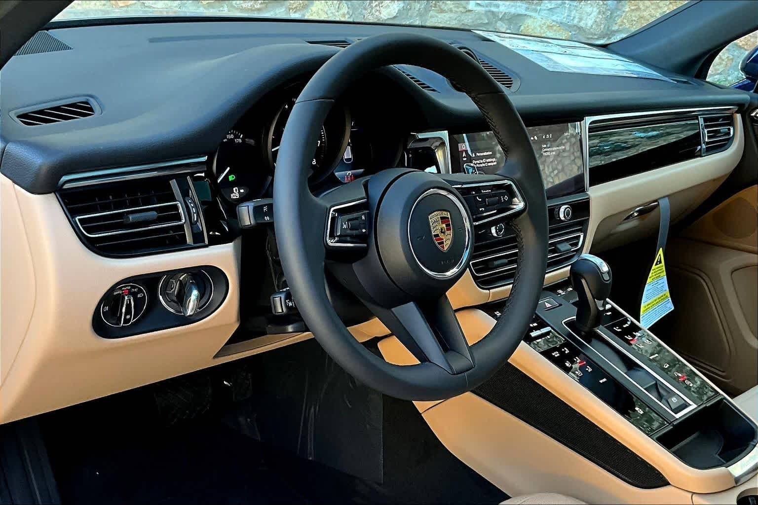 2026 Porsche Macan - Photo 4