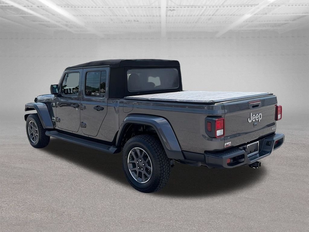 Used 2020 Crystal Metallic Jeep Overland image 4