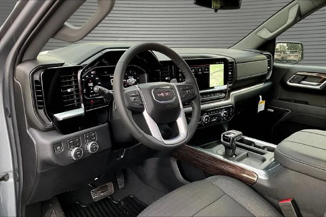 New 2026 Sterling Metallic GMC Elevation image 7