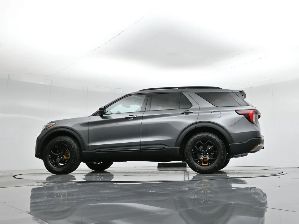 New 2026 Carbonized Gray Metallic Ford Tremor image 59