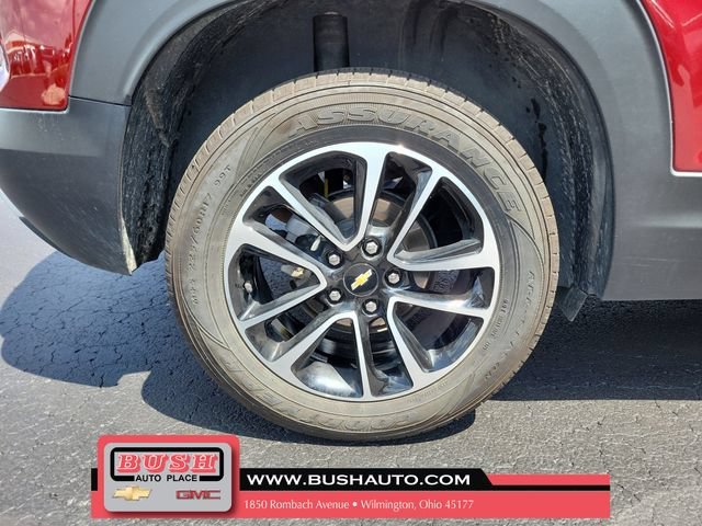 Used 2025 Crimson Metallic Chevrolet LT image 6