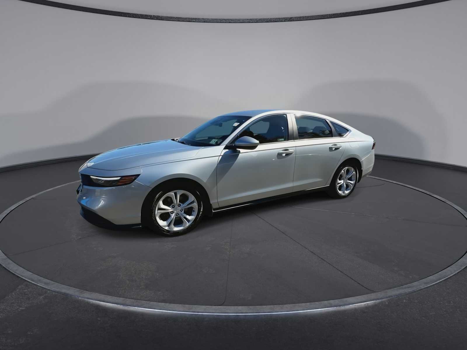 Used 2025 Solar Silver Metallic Honda LX image 4