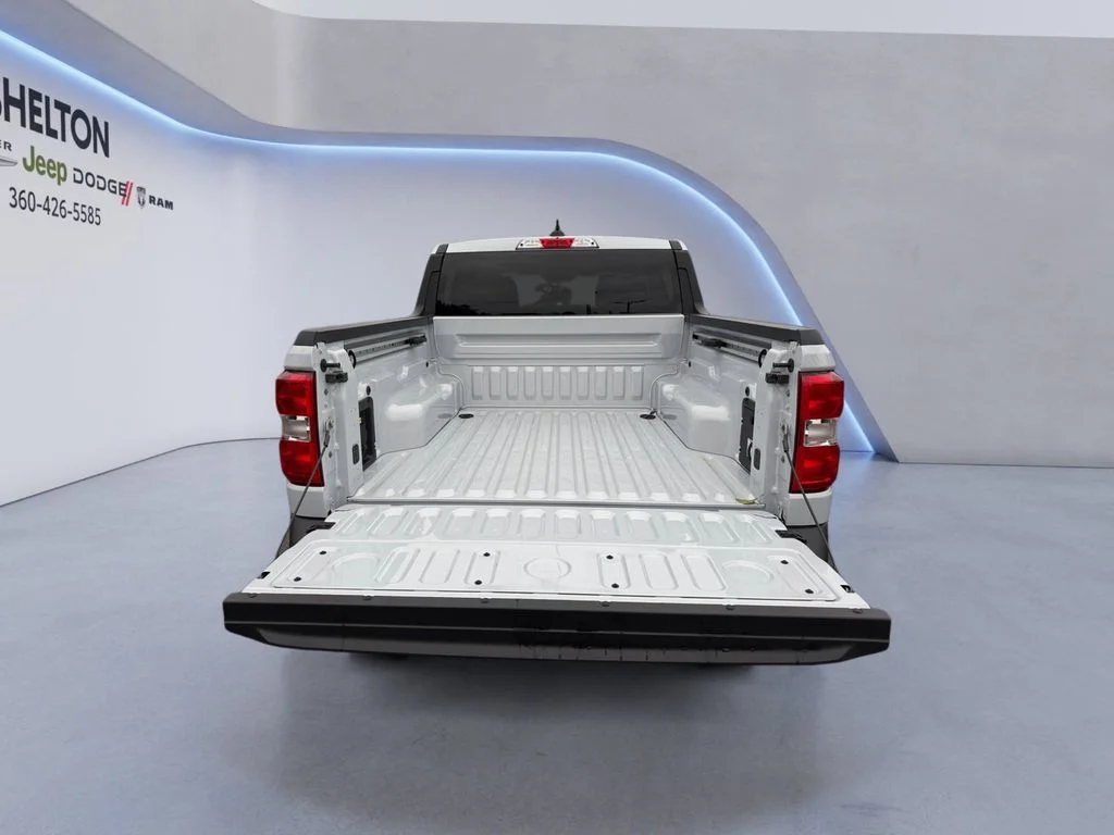 New 2025 Space White Metallic Ford XLT image 19