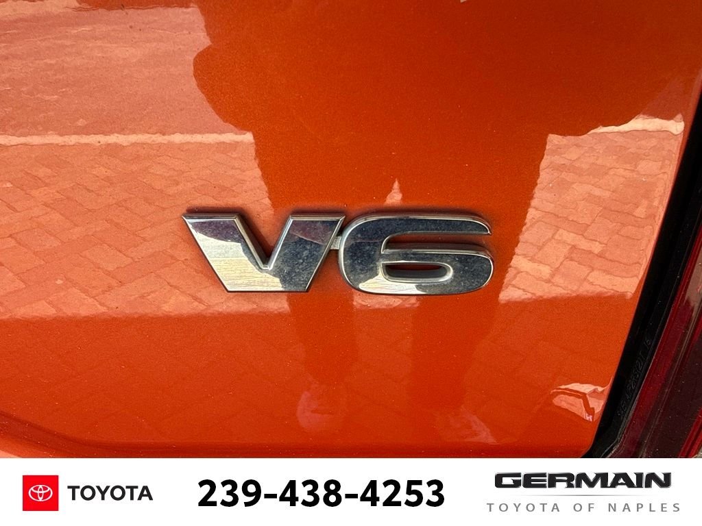Used 2018 Orange Toyota SR5 image 9