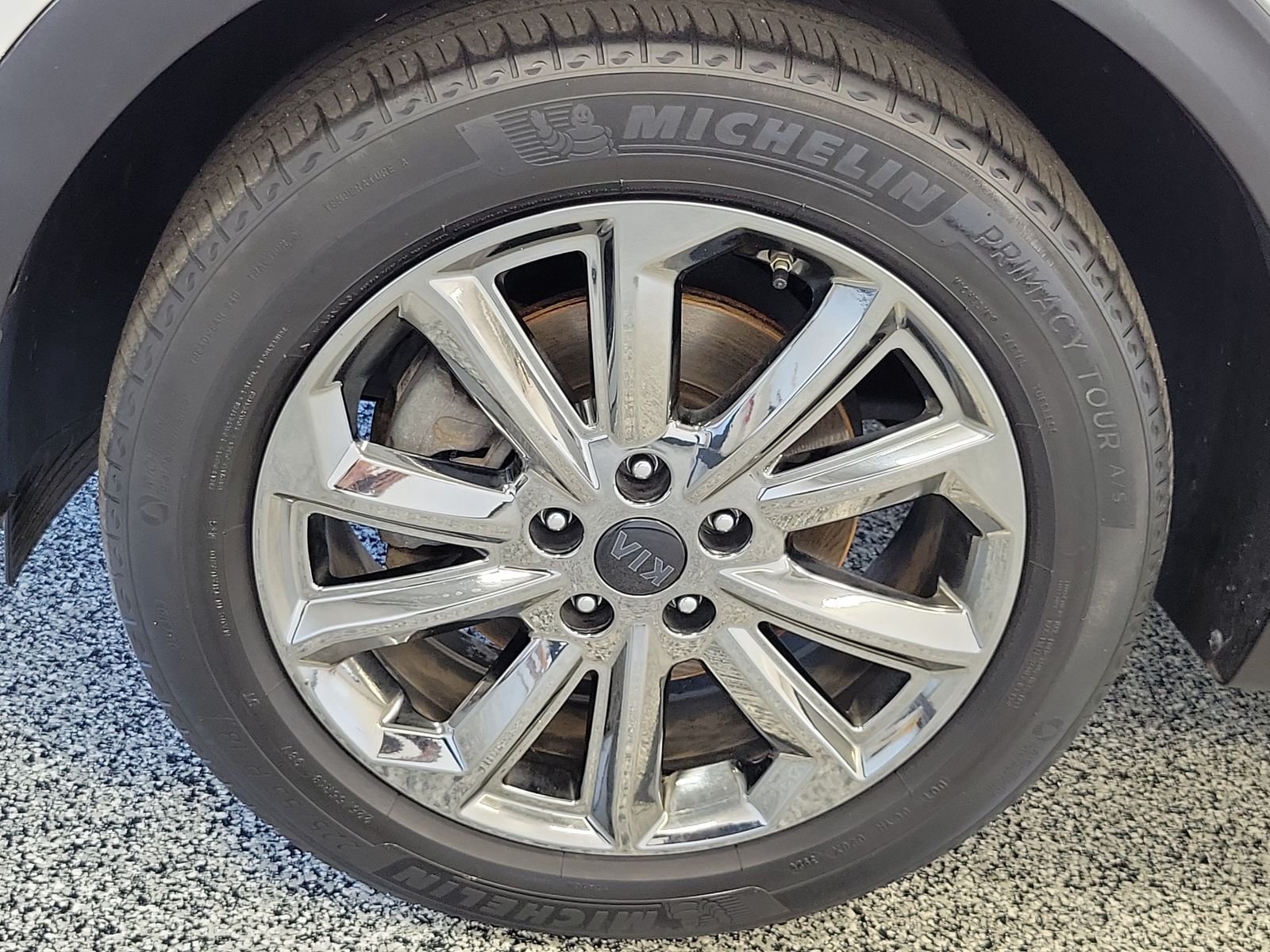 Used 2021 White Kia S image 5