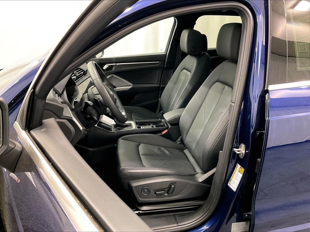 Used 2025 Navarra Blue Metallic Audi Premium image 10