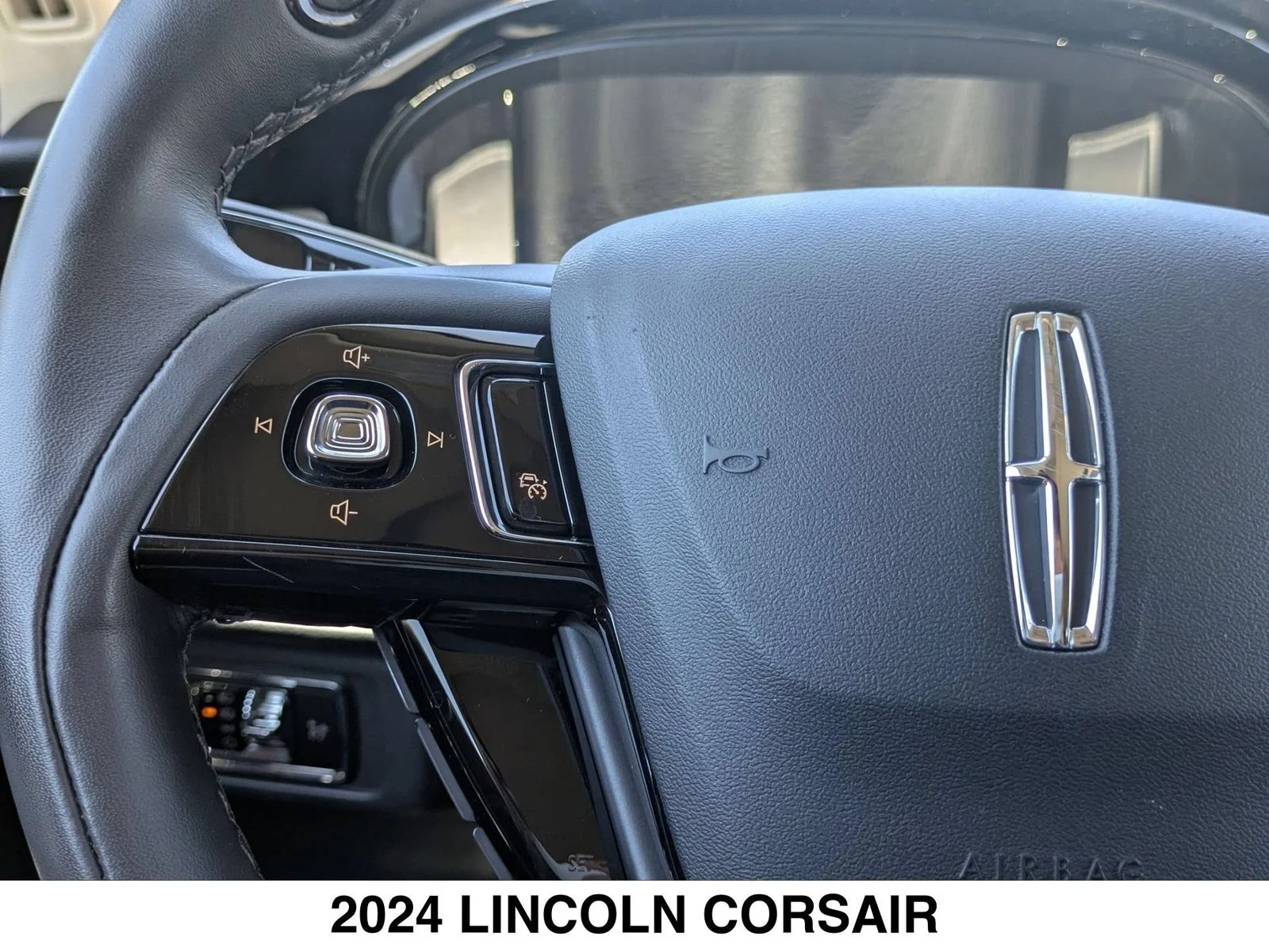 Used 2024 White Lincoln Grand Touring image 15