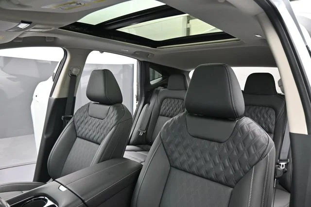 New 2026 Everest White Pearl TriCoat Nissan Platinum image 31