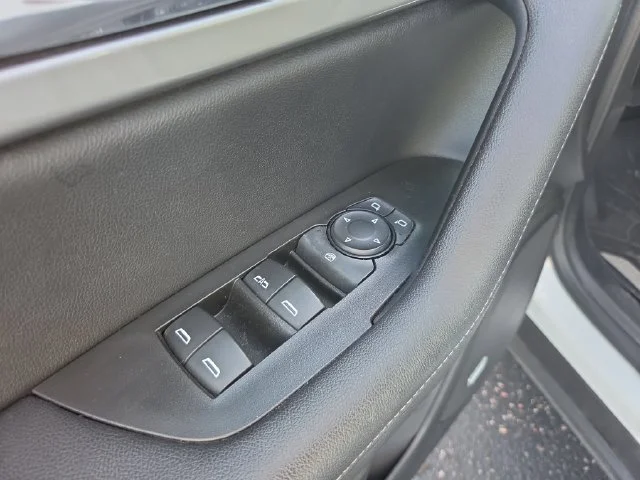 Used 2020 SUMMIT WHITE Chevrolet LT image 13