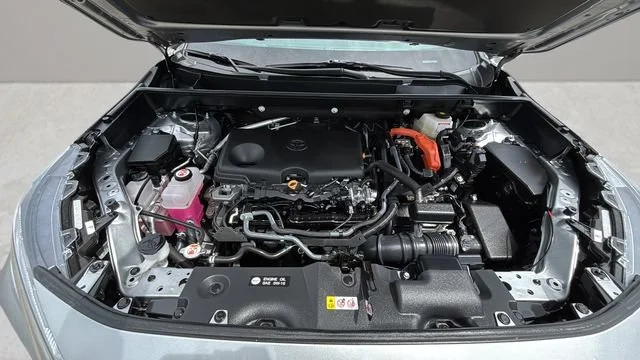 Used 2024  Toyota Hybrid SE image 32