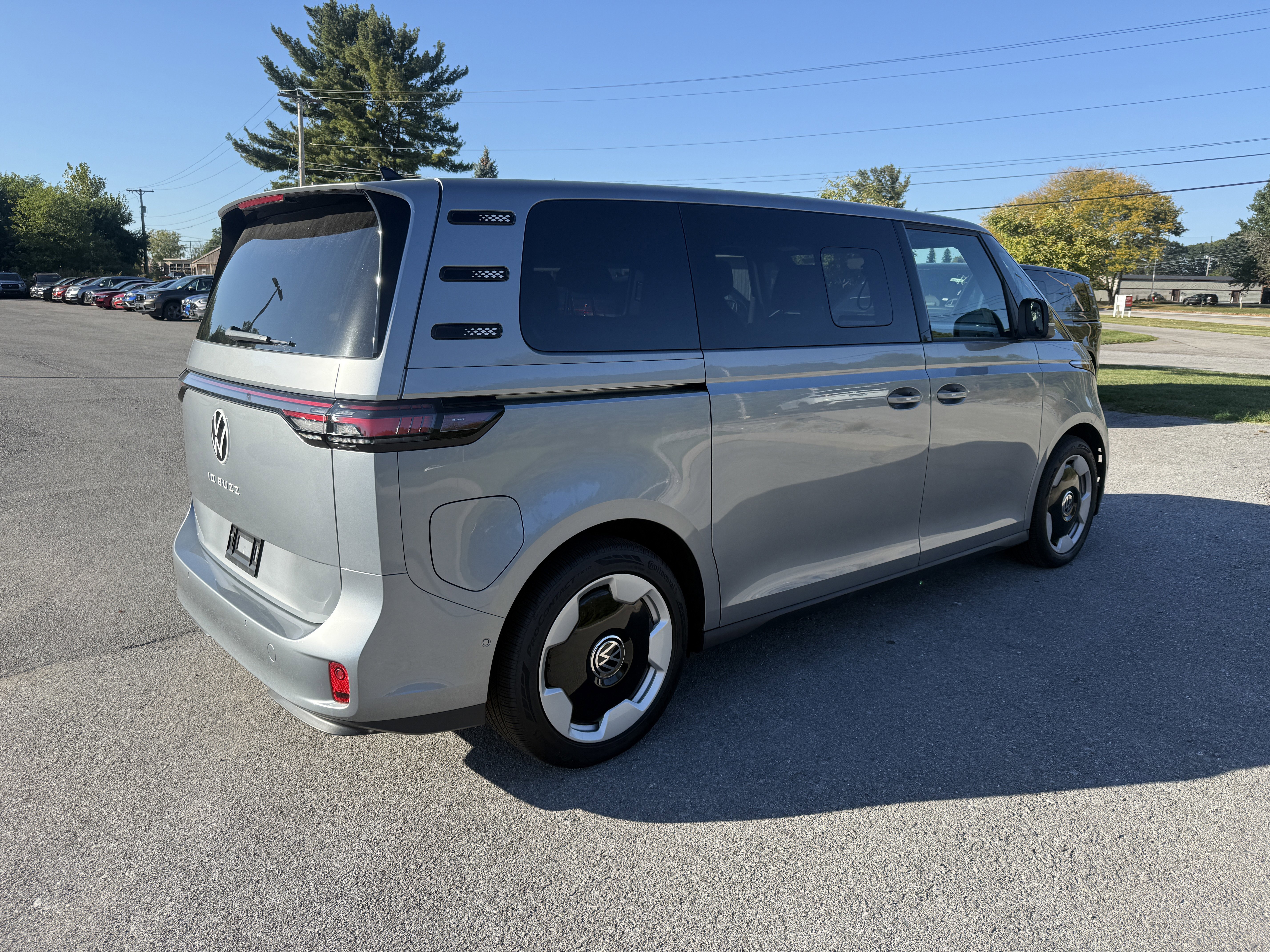 New 2025 Metro Silver Metallic Volkswagen Pro S image 5