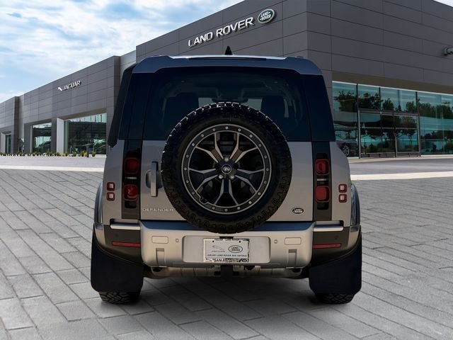 Used 2022 Eiger Grey Metallic Land Rover S image 4