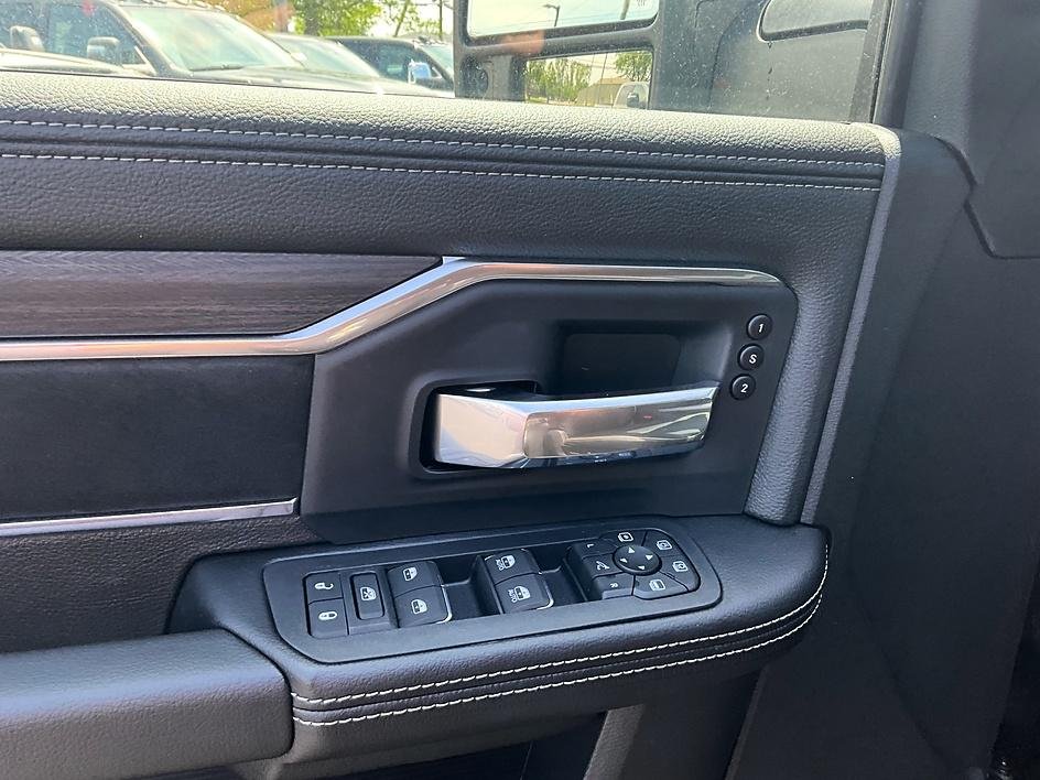 New 2026 Diamond Black Crystal Pearl-Coat Exterior Paint RAM Laramie image 12