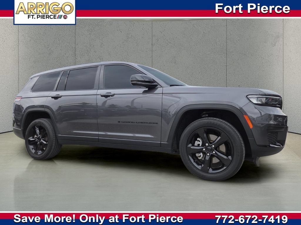 Used 2023 Baltic Gray Metallic Clearcoat Jeep Altitude image 1