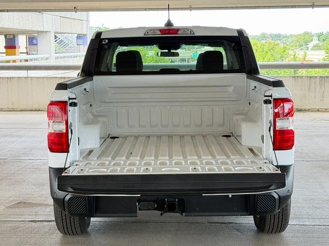 New 2025 Oxford White Ford XLT image 14