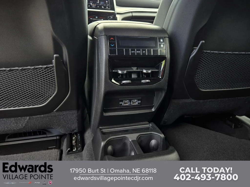 New 2026 Bright White Clear-Coat Exterior Paint Jeep Laredo image 27