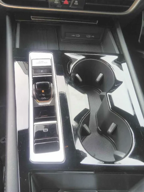 Used 2026  Volkswagen SE w/Technology image 10