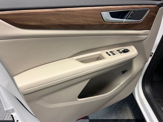 New 2026 White Volkswagen SE w/Technology image 8
