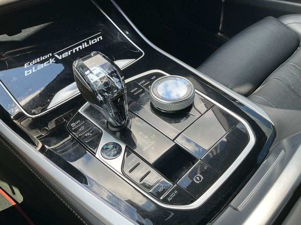 Used 2022 Black BMW xDrive40i image 12