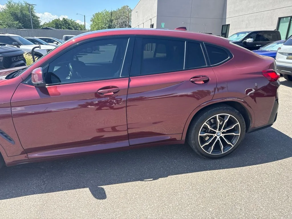 Used 2022 Red BMW xDrive30i image 7
