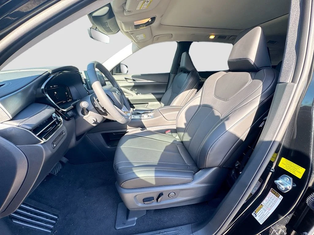 Certified Used 2026 Black INFINITI LUXE image 22