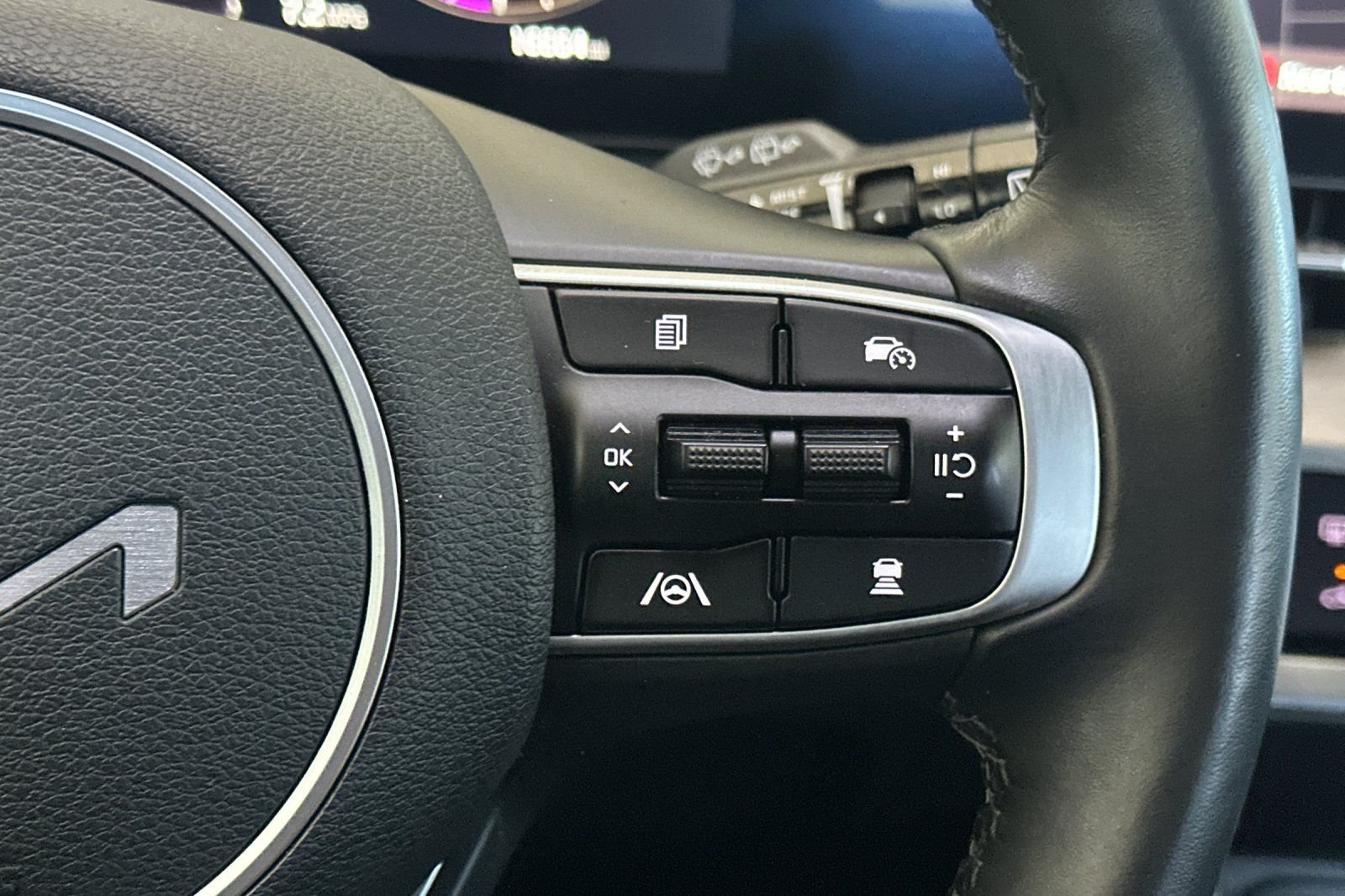 Used 2024 Green Kia X-Pro Prestige image 28