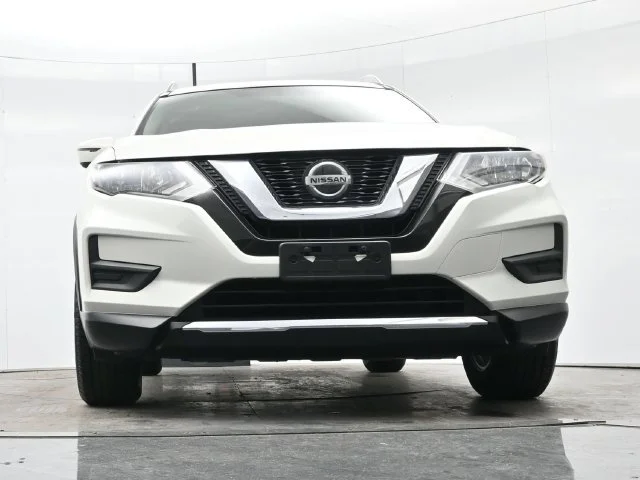 Used 2018 Pearl White Nissan SV image 26