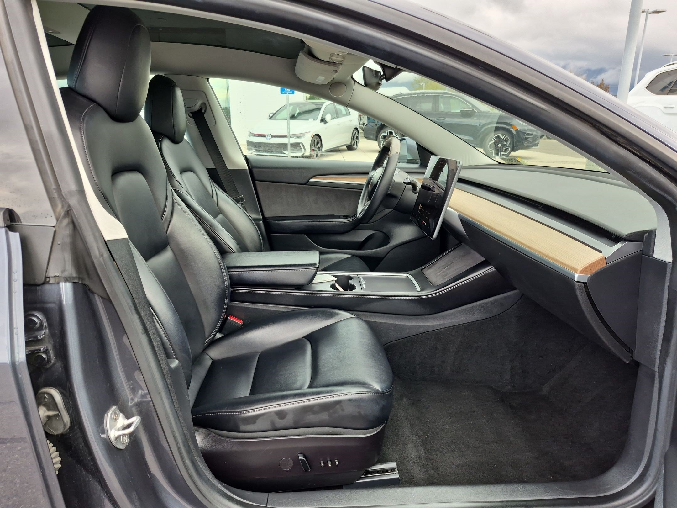 Used 2022 Midnight Silver Metallic Tesla Long Range image 31