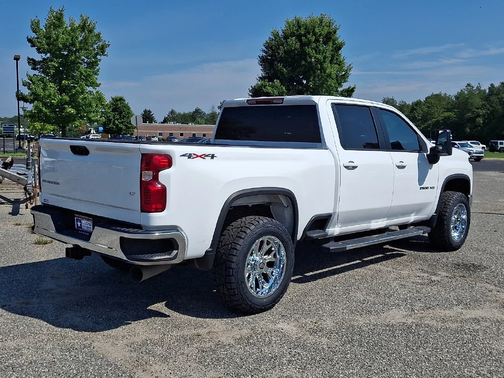 Used 2025 Summit White Chevrolet LT image 12