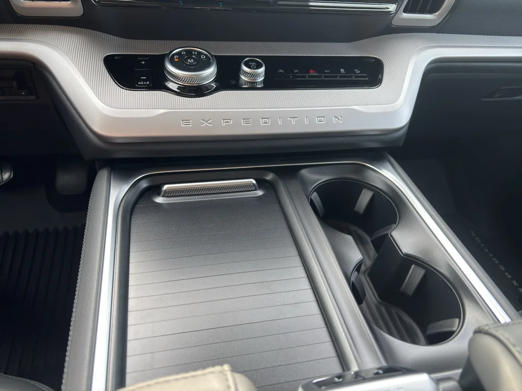 New 2026 Oxford White Ford MAX Active image 23
